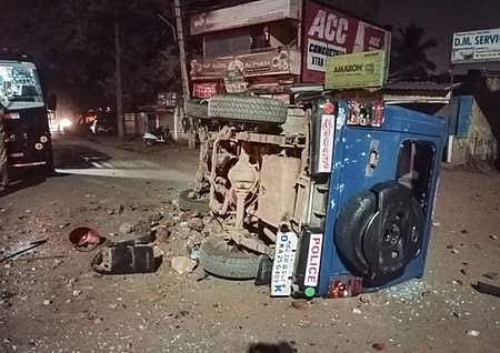 கா்நாடகம்: ஹுபள்ளியில் சமூக ஊடகப் பதிவால் வன்முறை: 40 போ் கைது: ஊரடங்கு உத்தரவு அமல்
