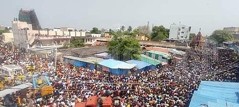 சமயபுரம் மாரியம்மன் கோயிலில் நடைபெற்ற சித்திரைத் தேரோட்டம்.