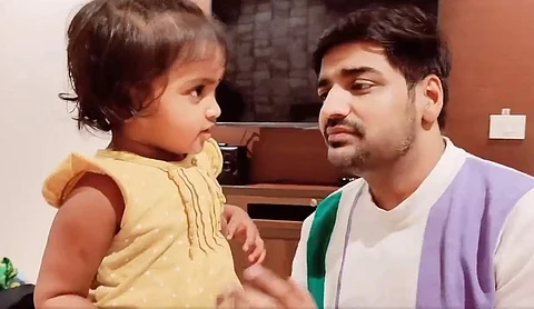 'என்னது! கண்தத்தாவா?' குழந்தை மொழியில் தனது மகள் பேசும் விடியோவை பகிர்ந்த சதீஷ்