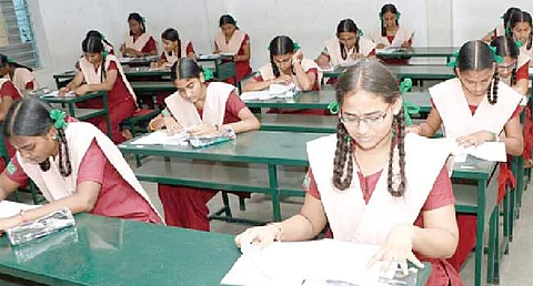 10,11,12 பொதுத்தேர்விற்கான ஹால்-டிக்கெட் நாளை(ஏப்ரல்-22) வெளியீடு