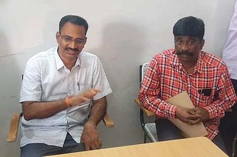 சிபிசிஐடி காவல் கண்காணிப்பாளர் ஜெயக்குமார். உடன் துணைக் கண்காணிப்பாளர் மதன்.