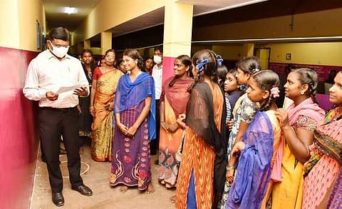 அரசு மாணவா் விடுதிகளில் ஆட்சியா் ஆய்வு