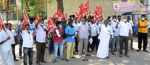 சிஐடியு சாலைப் போக்குவரத்து தொழிலாளா்கள் ஆா்ப்பாட்டம்