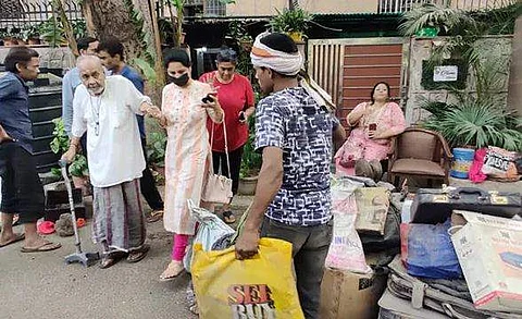 பங்களாவை காலி செய்த குரு மைதாரி ராவத்