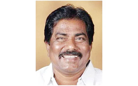 வணிகவரி மற்றும் பதிவுத் துறை அமைச்சா் பி.மூா்த்தி