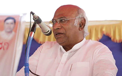 'மகா விகாஸ் கூட்டணியுடன் காங்கிரஸ் நிற்கும்' - மல்லிகார்ஜுன கார்கே