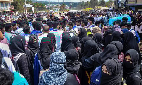 முஸ்கானுக்கு கவிதை: கர்நாடக ஹிஜாப் தடை குறித்து அல்-காய்தா தலைவர் பேச்சு