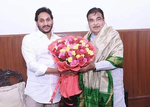 நிதின் கட்கரியுடன் ஆந்திர முதல்வர் ஜெகன்மோகன் ரெட்டி சந்திப்பு