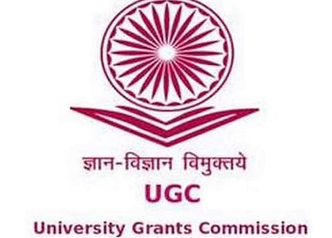 காலத்துக்கேற்ற மாற்றம்! | ஒரே நேரத்தில் இரண்டு பட்டப் படிப்புகள் திட்டம் குறித்த தலையங்கம்