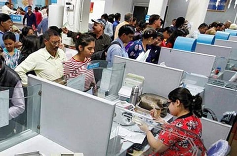 தமிழ்நாட்டில் வங்கிப் பணிகளுக்கு தமிழ் கட்டாயமில்லை: ஐபிபிஎஸ் அறிவிப்பால் சர்ச்சை
