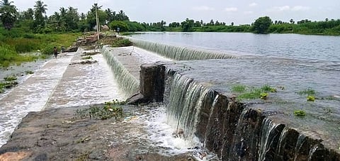 சங்ககிரி பகுதியில் மழை: மைலம்பட்டி சரபங்கா நதி தடுப்பணை நிரம்பியது