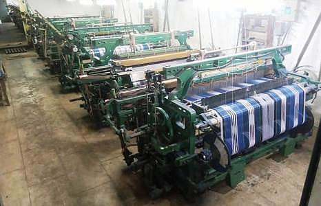 அரக்கோணத்தை அடுத்த மின்னல் நரசிங்கபுரத்தில் இயக்கப்படாத விசைத்தறிக் கூடம்.