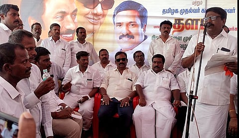 புதுச்சேரி கதிா்காமம் தொகுதி திமுக அலுவலகத்தை ஞாயிற்றுக்கிழமை திறந்துவைத்துப் பேசுகிறாா் கட்சியின் கொள்கை பரப்பு செயலா் இரா.தி.சபாபதி மோகன்.