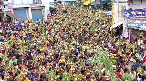 வேப்பிலை மாரியம்மன் கோயில் பால்குட உற்ஸவம்.