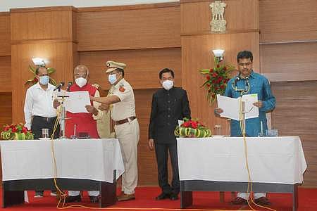திரிபுரா முதல்வராக மாணிக் சாஹா பதவியேற்பு