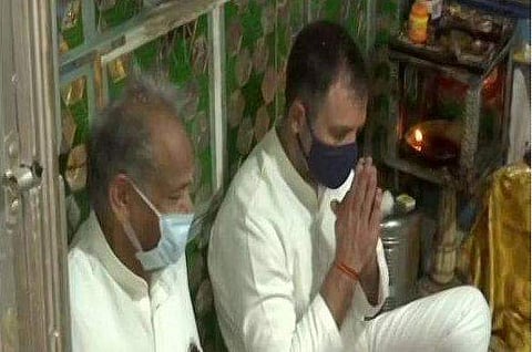 ராஜஸ்தான் முதல்வருடன் கோயிலுக்குச் சென்ற ராகுல்