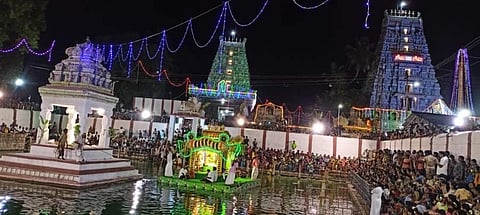 அவிநாசி லிங்கேஸ்வரர் கோயிலில் நடைபெற்ற தெப்போற்சவத் திருவிழா.