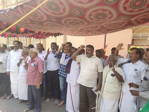 புதுச்சேரி பஞ்சு ஆலைகளை மீண்டும் இயக்க வலியுறுத்தி தொழிற்சங்கங்கள் ஆர்ப்பாட்டம்