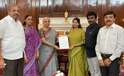 நிர்மலா சீதாராமனுடன் தமிழக எம்.பி.க்கள் சந்திப்பு