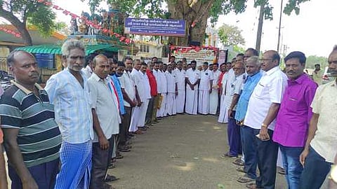 ஜயங்கொண்டம் அரசு போக்குவரத்து பணிமனை முன்பு தொமுச கொடியை ஏற்றி வைத்து மே தின உரையாற்றுகிறாா் எம்எல்ஏ க.சொ.க.கண்ணன்.