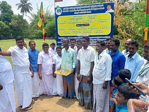 கூத்தாநல்லூர்: கட்டடத் தொழிலாளர்கள் சங்கம் சார்பில் 100 மரக்கன்றுகள் வழங்கல்