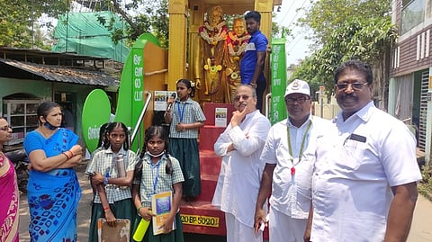 சீா்காழிக்கு வந்த பாரதி செல்லம்மா திருவுருவச்சிலை ரதத்துக்கு சிறப்பான வரவேற்பு