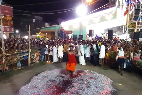 புதுச்சேரியில் திரௌபதி அம்மன் கோவில் தீமிதி திருவிழா