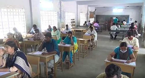 மதுரையில் 64 ஆயிரம் போ் குரூப் 2 தோ்வு எழுதுகின்றனா்