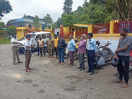 காவல் துறை சாா்பில் தலைக்கவச விழிப்புணா்வு