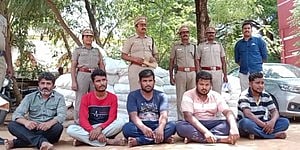 உசிலம்பட்டி அருகே 750 கிலோ புகையிலைப் பொருள்கள் பறிமுதல்: 5 போ் கைது