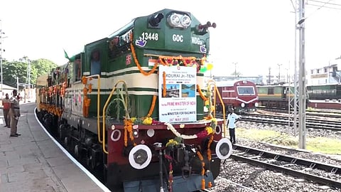 12 ஆண்டுகளுக்குப் பிறகு மதுரை சந்திப்பில் இருந்து இன்று புறப்பட்ட மதுரை - தேனி பயணிகள் ரயில்