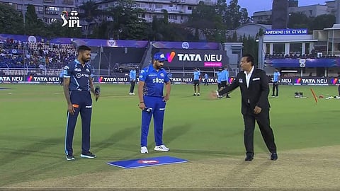 டாஸ் வென்ற குஜராத் அணி பந்துவீச்சு தேர்வு