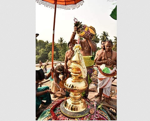 தருமபுரம் ஸ்ரீ உக்தவேதீஸ்வரா் சுவாமி கோயில் கும்பாபிஷேகம்