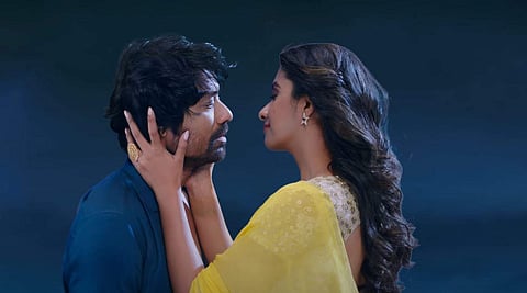 முத்தக் காட்சியில் ப்ரியா பவானி சங்கர்: வெளியானது பொம்மை டிரைலர்