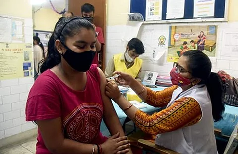 நாட்டில் கரோனாவுக்கு சிக்கிச்சை பெறுவோரின் எண்ணிக்கை 47,995 ஆக உயர்வு