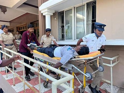 குறைதீர் கூட்டத்தில் அரசு ஊழியர் திடீர் மரணம்