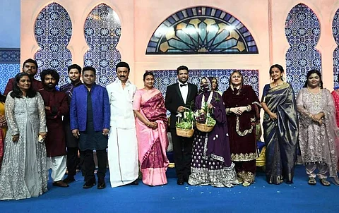 ஏ.ஆர்.ஆர். பிலிம் சிட்டியில் நடைபெற்ற இசையமைப்பாளர் ரஹ்மானின் மகள் கதீஜா - ரியாஸ்தீன் ஆகியோரின் திருமண வரவேற்பு விழாவில் கலந்து கொண்ட முதல்வர் மு.க. ஸ்டாலின் மற்றும் அவரது மனைவி துர்கா ஸ்டாலின்.
