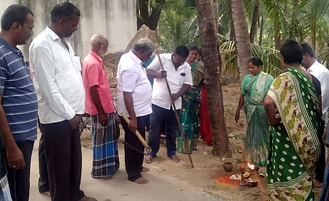 கைலாசகிரி ஊராட்சியில் தொடங்கப்பட்ட குடிநீா் பைப்லைன் அமைக்கும் பணி.