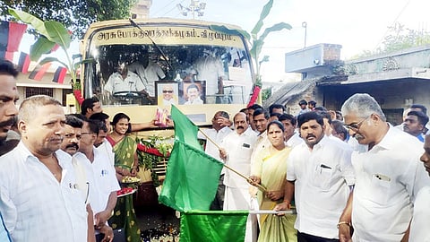 ஆம்பூா் அருகே மிட்டாளம் ஊராட்சி பைரப்பள்ளி கிராமத்தில் பேருந்து வழித்தடத்தை கொடியசைத்துத் தொடங்கி வைத்த எம்எல்ஏக்கள் அ.செ. வில்வநாதன், அமலு விஜயன்.