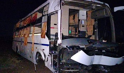 கோவில்பட்டி அருகே தனியார் ஆம்னி பஸ் கவிழ்ந்து விபத்து: ஓட்டுநர் உள்பட 3 பேர் பலி