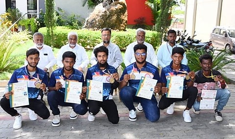 தேசிய தடகள போட்டிகள்: இஸ்லாமியா கல்லூரி மாணவா்கள் சாதனை