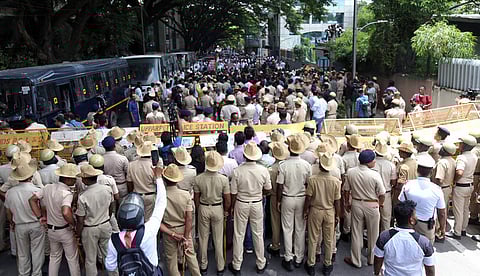 அமலாக்கத்துறை விசாரணைக்கு எதிராக காங்கிரஸ் போராட்டம்