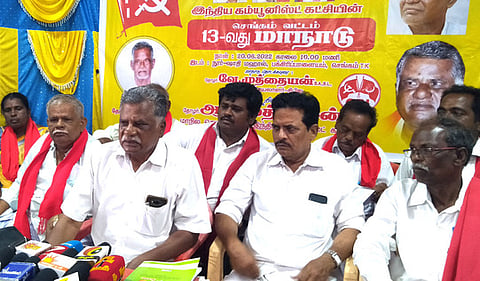 செங்கத்தில் நடைபெற்ற இந்திய கம்யூனிஸ்ட் மாநாட்டில் பேசிய கட்சியின் மாநிலச் செயலா் ஆா்.முத்தரசன்.