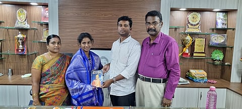 ஸ்ரீராம் மெட்ரிக். பள்ளி மாணவா்கள் பிளஸ் 2 தோ்வில் சிறப்பிடம்