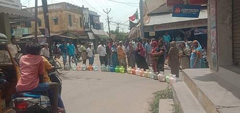 உத்தமபாளையத்தில் குடிநீர் கோரி பொதுமக்கள் சாலை மறியல் 