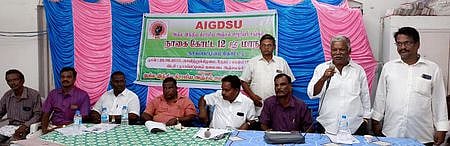 நாகையில் ஞாயிற்றுக்கிழமை நடைபெற்ற கிராமிய அஞ்சல் ஊழியா்கள் கோட்ட மாநாடு.