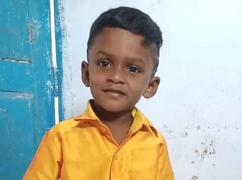 ஆட்டோ கவிழ்ந்து உயிரிழந்த சிறுவன் செல்வநவீன்
