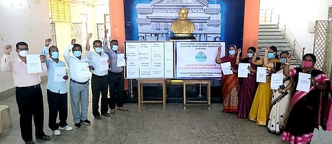 அரசுக்  கல்லூரி உதவிப் பேராசிரியா்கள் உள்ளிருப்புப் போராட்டம்