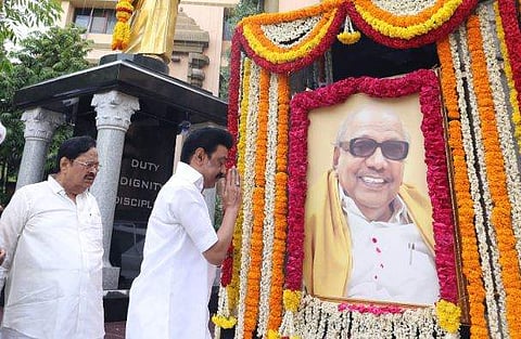சென்னை அண்ணா அறிவாலயத்தில் உள்ள கருணாநிதி சிலைக்கு முதல்வர் மு.க.ஸ்டாலின் மரியாதை செலுத்தினார். 