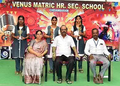 பொதுத் தோ்வுகளில் வீனஸ் பள்ளி சிறப்பிடம்